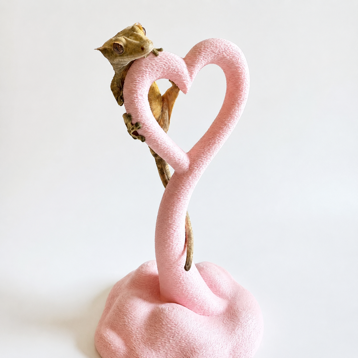 Cotton Candy Heart Climbing Stand for Reptiles